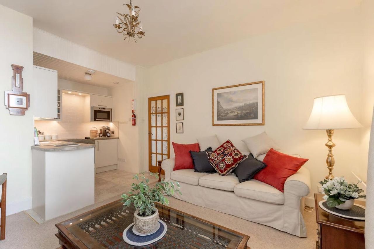 Stunning Panoramic Views: Heart Of The Royal Mile Apartment Edinburgh Bagian luar foto