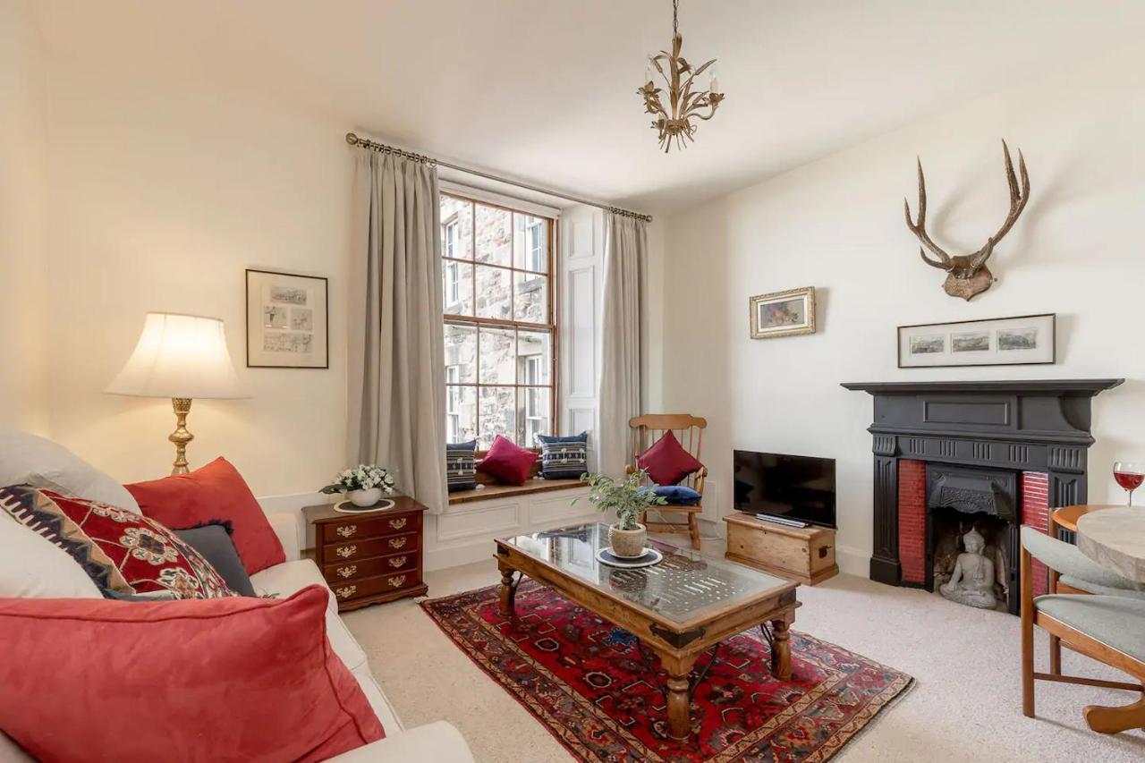 Stunning Panoramic Views: Heart Of The Royal Mile Apartment Edinburgh Bagian luar foto