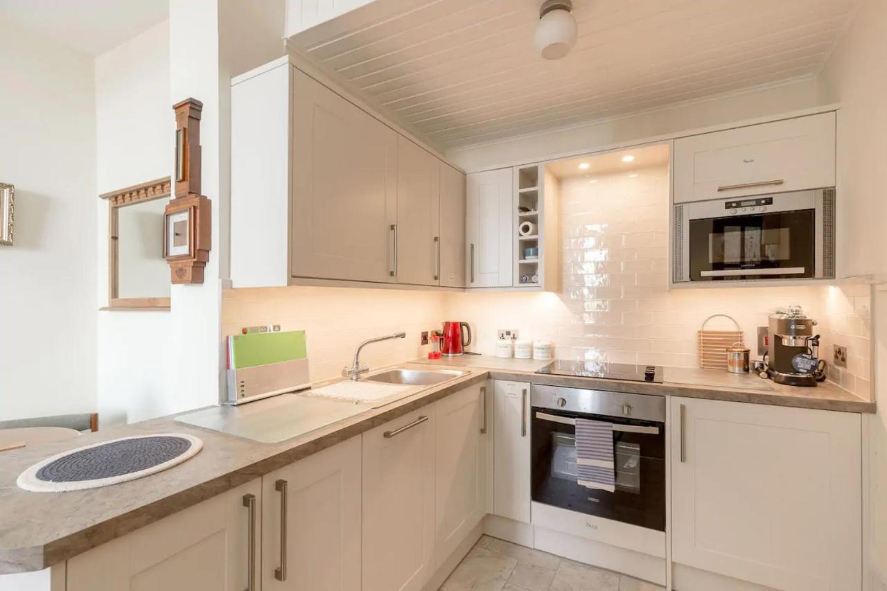 Stunning Panoramic Views: Heart Of The Royal Mile Apartment Edinburgh Bagian luar foto