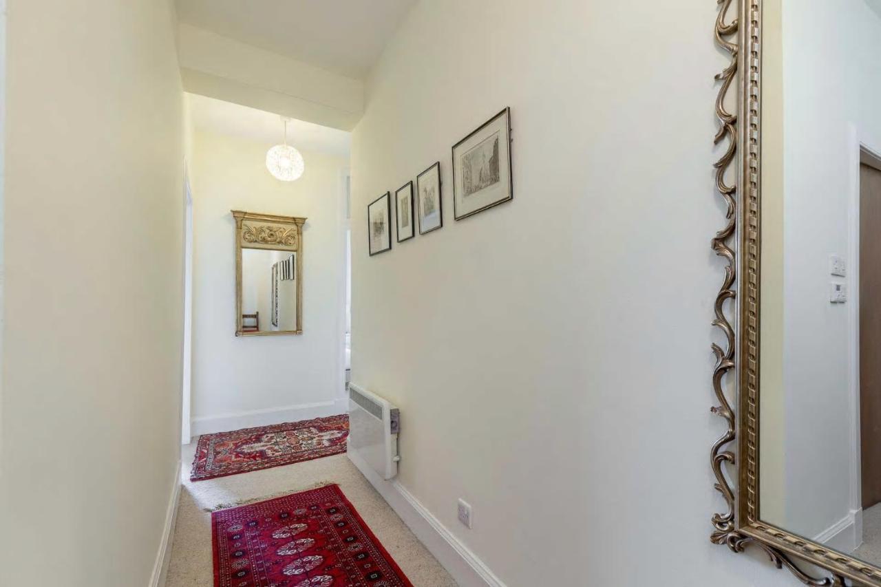 Stunning Panoramic Views: Heart Of The Royal Mile Apartment Edinburgh Bagian luar foto